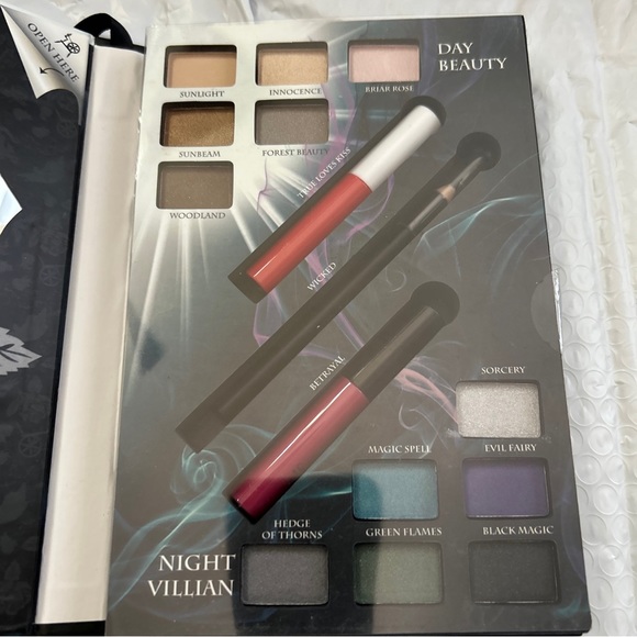 e.l.f. Disney Good vs Evil Let the Drama Begin Beauty Book super Rare find new - Picture 5 of 13